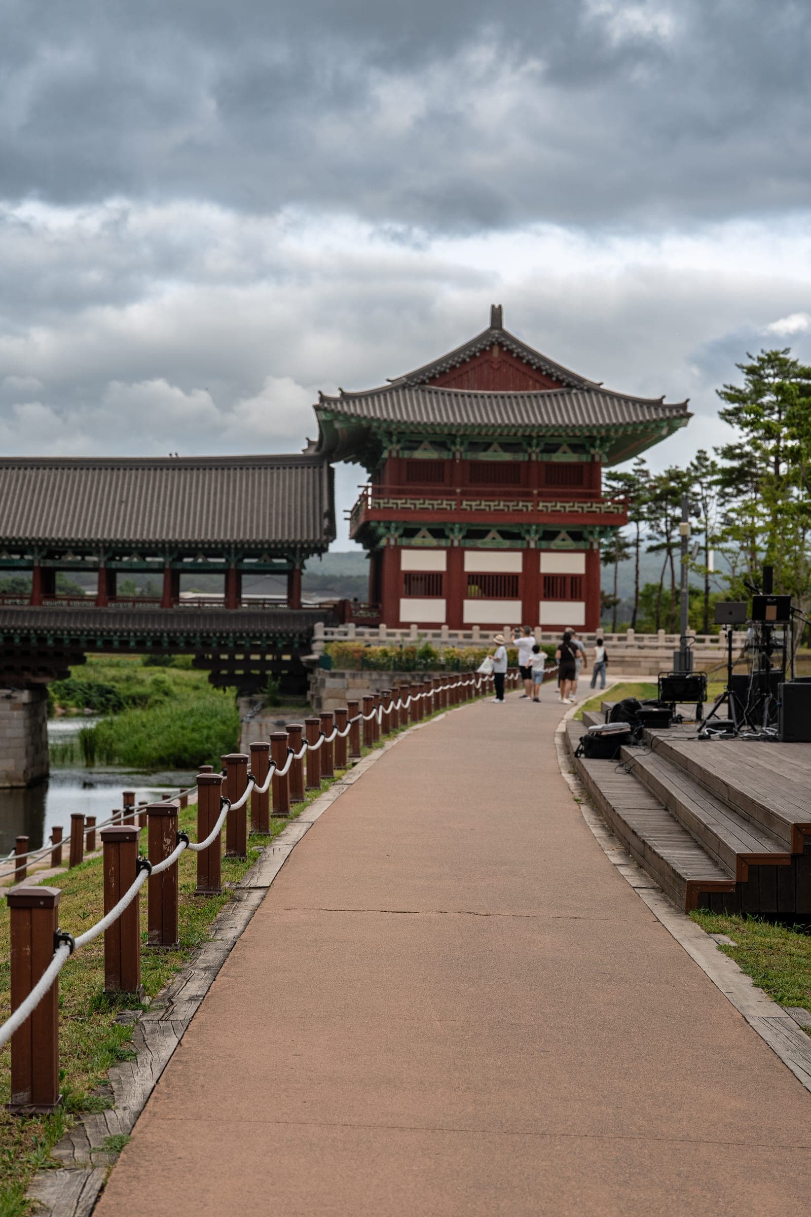 Path to the pavilion